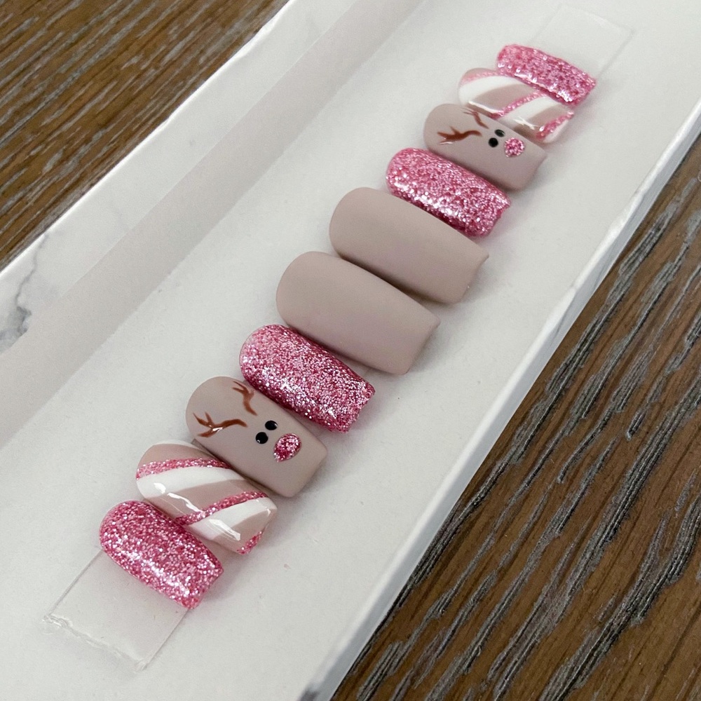 “Christmas Babe” Press On Nails